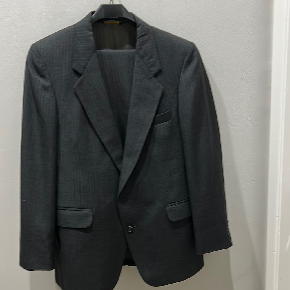 Vintage Gray Pinstripe Men’s Suit. Size 42S